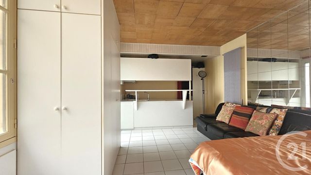 Afficher la photo en grand Appartement Studio à vendre - 1 pièce - 22.57 m2 - PARIS - 75018 - ILE-DE-FRANCE - Century 21 Prestige Montmartre
