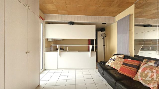 Afficher la photo en grand Appartement Studio à vendre - 1 pièce - 22.57 m2 - PARIS - 75018 - ILE-DE-FRANCE - Century 21 Prestige Montmartre