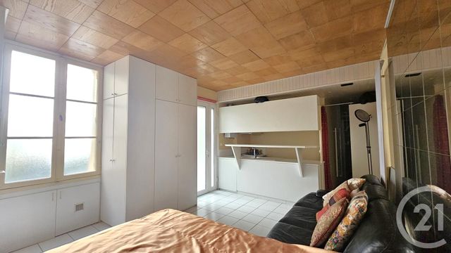 Afficher la photo en grand Appartement Studio à vendre - 1 pièce - 22.57 m2 - PARIS - 75018 - ILE-DE-FRANCE - Century 21 Prestige Montmartre
