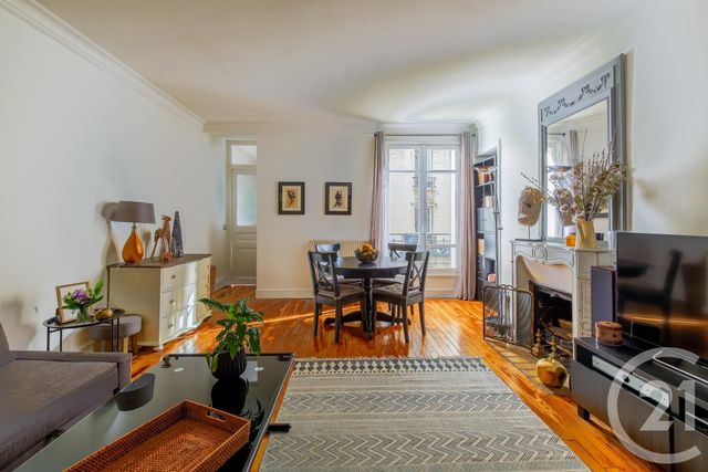 Appartement à vendre - 2 pièces - 54.6 m2 - PARIS - 75018 - ILE-DE-FRANCE - Century 21 Prestige Montmartre Appartement à vendre - 2 pièces - 54.6 m2 - PARIS - 75018 - ILE-DE-FRANCE - Century 21 Prestige Montmartre
