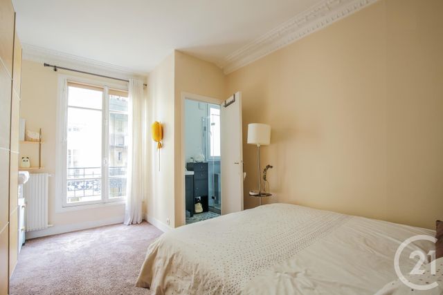 Appartement à vendre - 2 pièces - 54.6 m2 - PARIS - 75018 - ILE-DE-FRANCE - Century 21 Prestige Montmartre Appartement à vendre - 2 pièces - 54.6 m2 - PARIS - 75018 - ILE-DE-FRANCE - Century 21 Prestige Montmartre