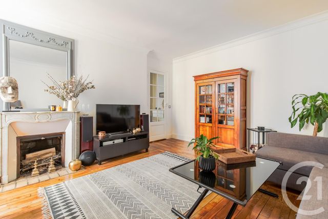 Appartement à vendre - 2 pièces - 54.6 m2 - PARIS - 75018 - ILE-DE-FRANCE - Century 21 Prestige Montmartre Appartement à vendre - 2 pièces - 54.6 m2 - PARIS - 75018 - ILE-DE-FRANCE - Century 21 Prestige Montmartre