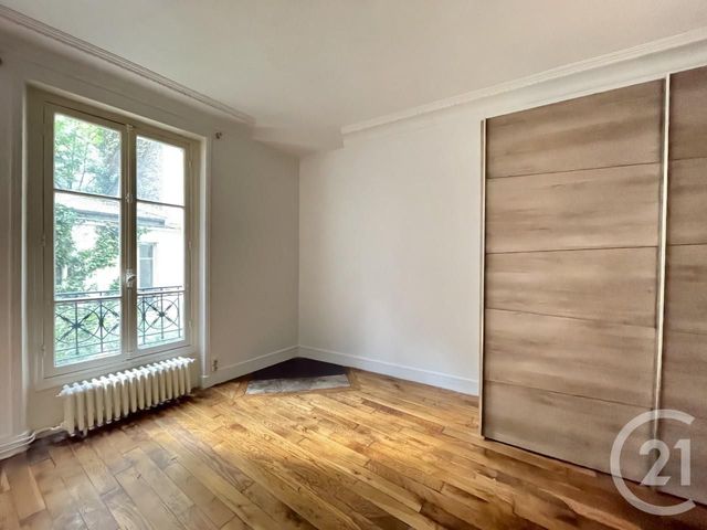 Appartement à vendre - 2 pièces - 35.7 m2 - PARIS - 75018 - ILE-DE-FRANCE - Century 21 Prestige Montmartre Appartement à vendre - 2 pièces - 35.7 m2 - PARIS - 75018 - ILE-DE-FRANCE - Century 21 Prestige Montmartre
