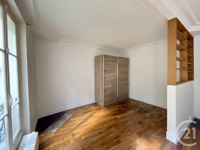Appartement à vendre - 2 pièces - 35.7 m2 - PARIS - 75018 - ILE-DE-FRANCE - Century 21 Prestige Montmartre Appartement à vendre - 2 pièces - 35.7 m2 - PARIS - 75018 - ILE-DE-FRANCE - Century 21 Prestige Montmartre