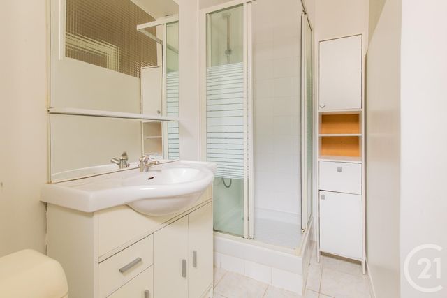 Appartement à vendre - 2 pièces - 47.89 m2 - PARIS - 75018 - ILE-DE-FRANCE - Century 21 Prestige Montmartre Appartement à vendre - 2 pièces - 47.89 m2 - PARIS - 75018 - ILE-DE-FRANCE - Century 21 Prestige Montmartre