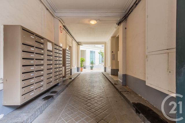 Appartement à vendre - 2 pièces - 47.89 m2 - PARIS - 75018 - ILE-DE-FRANCE - Century 21 Prestige Montmartre Appartement à vendre - 2 pièces - 47.89 m2 - PARIS - 75018 - ILE-DE-FRANCE - Century 21 Prestige Montmartre