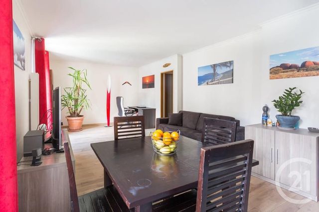 Appartement à vendre - 3 pièces - 59.55 m2 - PARIS - 75018 - ILE-DE-FRANCE - Century 21 Prestige Montmartre Appartement à vendre - 3 pièces - 59.55 m2 - PARIS - 75018 - ILE-DE-FRANCE - Century 21 Prestige Montmartre
