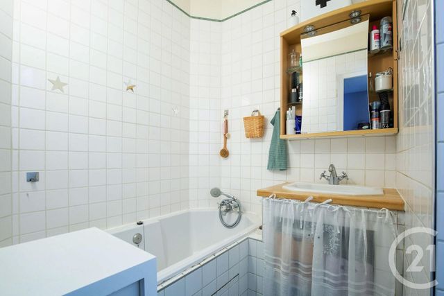 Appartement à vendre - 4 pièces - 66.1 m2 - PARIS - 75010 - ILE-DE-FRANCE - Century 21 Prestige Montmartre Appartement à vendre - 4 pièces - 66.1 m2 - PARIS - 75010 - ILE-DE-FRANCE - Century 21 Prestige Montmartre