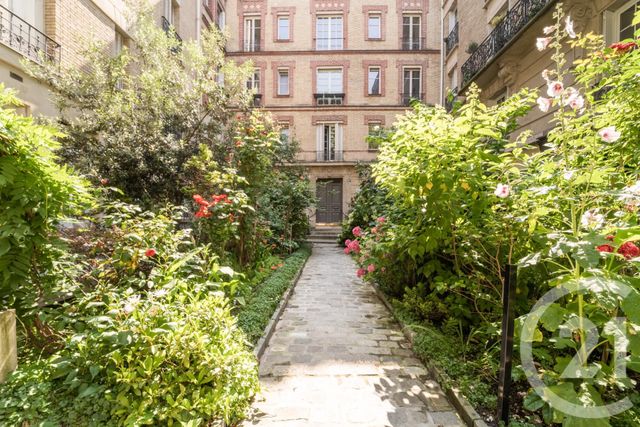 Afficher la photo en grand Appartement F1 à vendre - 1 pièce - 27.52 m2 - PARIS - 75018 - ILE-DE-FRANCE - Century 21 Prestige Montmartre