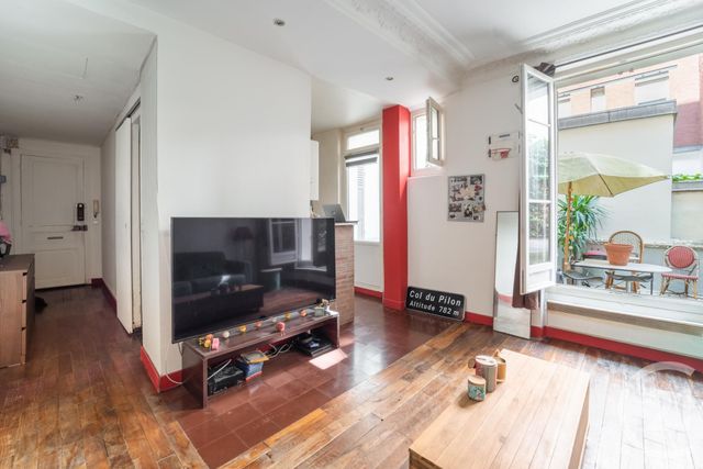 Afficher la photo en grand Appartement F1 à vendre - 1 pièce - 27.52 m2 - PARIS - 75018 - ILE-DE-FRANCE - Century 21 Prestige Montmartre