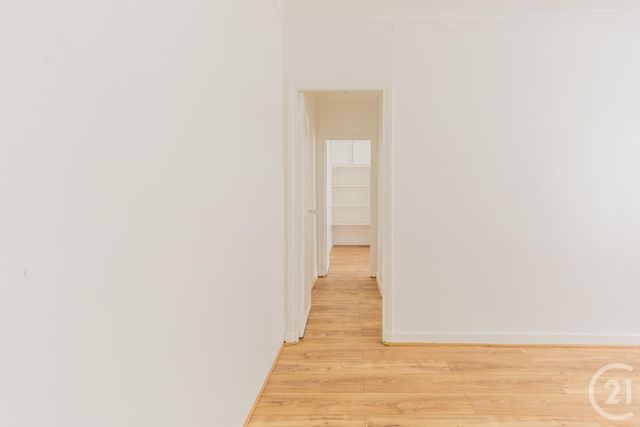 Afficher la photo en grand Appartement à vendre - 2 pièces - 47.89 m2 - PARIS - 75018 - ILE-DE-FRANCE - Century 21 Prestige Montmartre