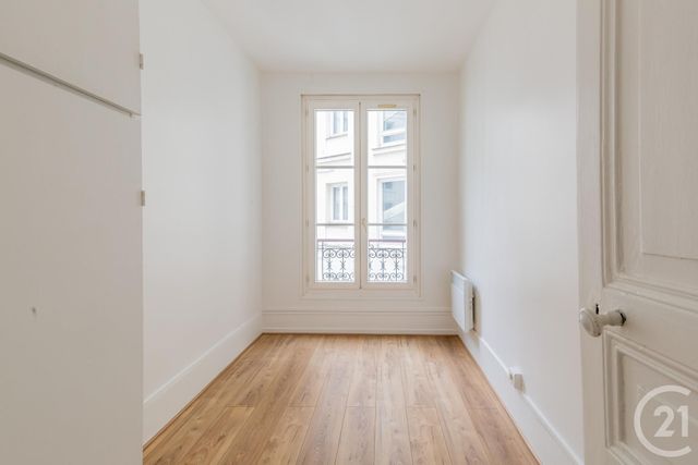 Afficher la photo en grand Appartement à vendre - 2 pièces - 47.89 m2 - PARIS - 75018 - ILE-DE-FRANCE - Century 21 Prestige Montmartre