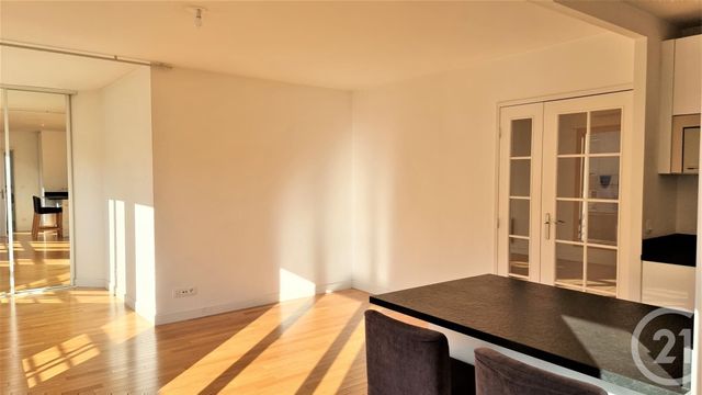 Afficher la photo en grand Appartement à vendre - 2 pièces - 45.5 m2 - PARIS - 75019 - ILE-DE-FRANCE - Century 21 Prestige Montmartre
