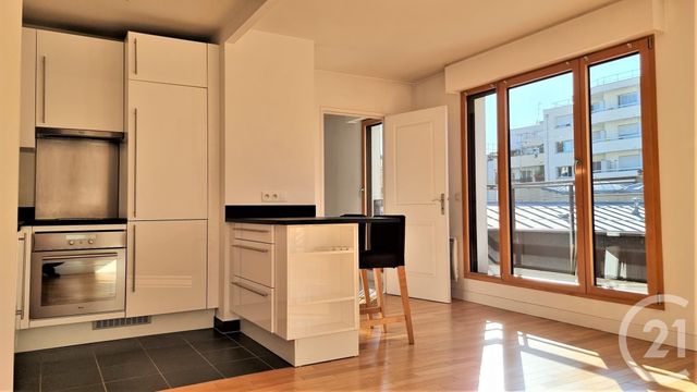 Afficher la photo en grand Appartement à vendre - 2 pièces - 45.5 m2 - PARIS - 75019 - ILE-DE-FRANCE - Century 21 Prestige Montmartre