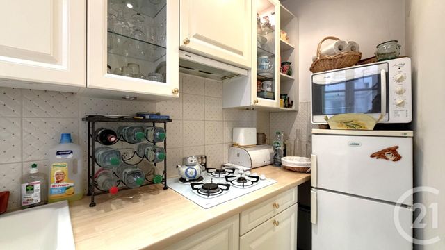 Appartement 2/3 pièces à vendre - 2 pièces - 44.74 m2 - PARIS - 75018 - ILE-DE-FRANCE - Century 21 Prestige Montmartre