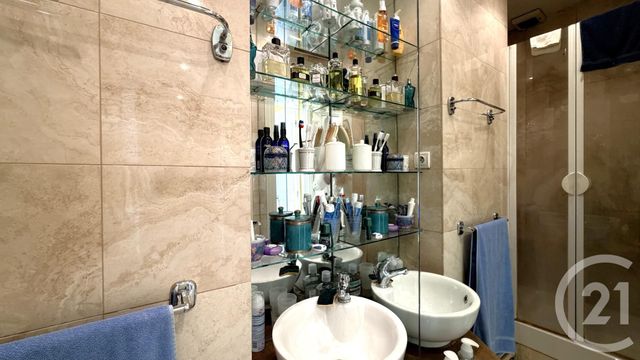 Appartement 2/3 pièces à vendre - 2 pièces - 44.74 m2 - PARIS - 75018 - ILE-DE-FRANCE - Century 21 Prestige Montmartre