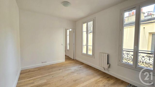 Appartement 2 pièces à vendre - 2 pièces - 27.33 m2 - PARIS - 75018 - ILE-DE-FRANCE - Century 21 Prestige Montmartre
