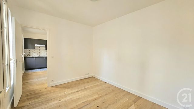 Appartement 2 pièces à vendre - 2 pièces - 27.33 m2 - PARIS - 75018 - ILE-DE-FRANCE - Century 21 Prestige Montmartre