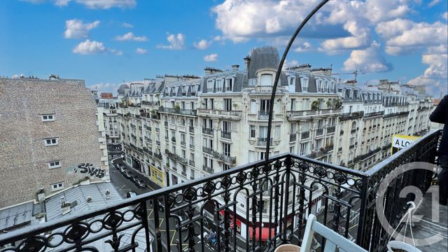 Afficher la photo en grand Appartement à louer - 2 pièces - 72.33 m2 - PARIS - 75018 - ILE-DE-FRANCE - Century 21 Prestige Montmartre