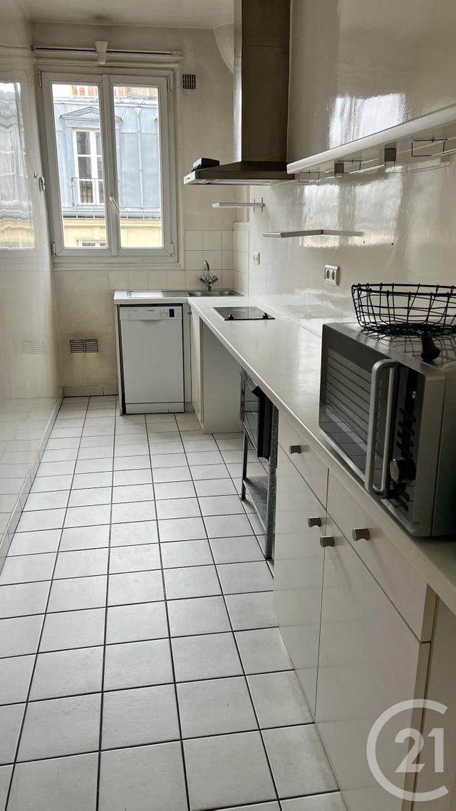 Afficher la photo en grand Appartement à louer - 2 pièces - 72.33 m2 - PARIS - 75018 - ILE-DE-FRANCE - Century 21 Prestige Montmartre