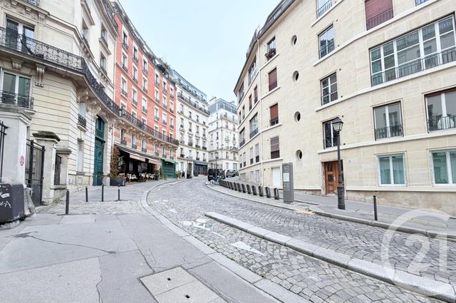 Appartement à vendre - 2 pièces - 34.73 m2 - PARIS - 75018 - ILE-DE-FRANCE - Century 21 Prestige Montmartre