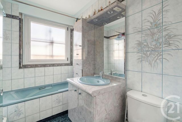 Appartement à vendre - 2 pièces - 46.93 m2 - PARIS - 75018 - ILE-DE-FRANCE - Century 21 Prestige Montmartre