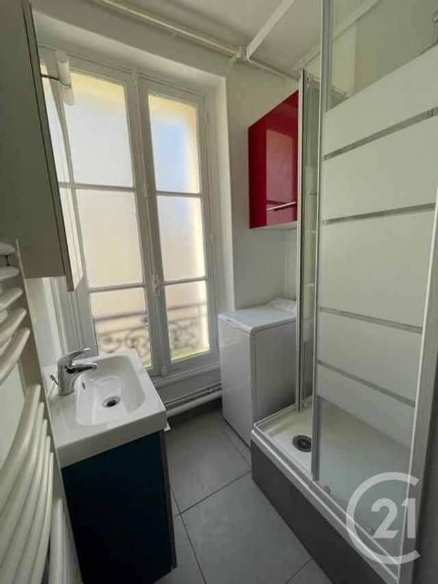 Appartement à louer - 2 pièces - 35.0 m2 - PARIS - 75011 - ILE-DE-FRANCE - Century 21 Prestige Montmartre