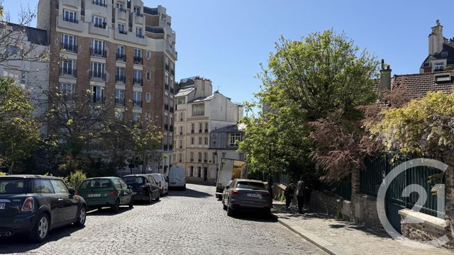 Appartement Duplex à louer - 3 pièces - 62.6 m2 - PARIS - 75018 - ILE-DE-FRANCE - Century 21 Prestige Montmartre
