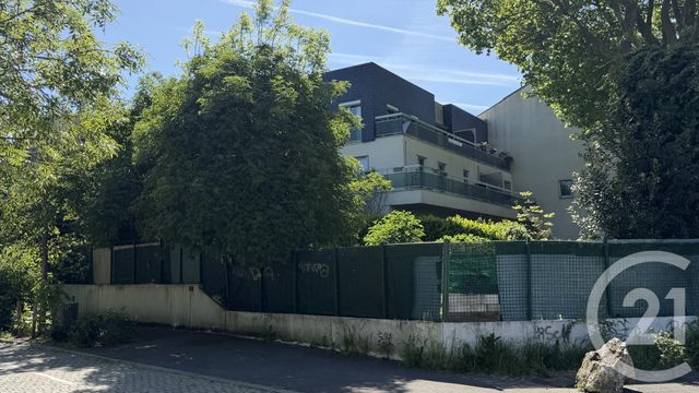 Appartement 4 pièces à louer - 4 pièces - 85.0 m2 - NOISY LE GRAND - 93 - ILE-DE-FRANCE - Century 21 Prestige Montmartre