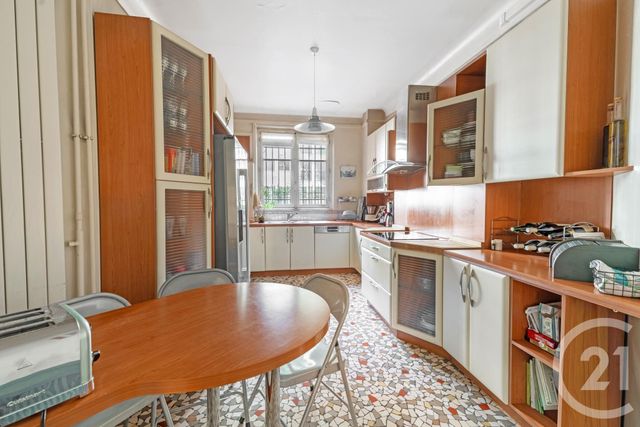 Appartement T5 à vendre - 5 pièces - 148.83 m2 - PARIS - 75018 - ILE-DE-FRANCE - Century 21 Prestige Montmartre