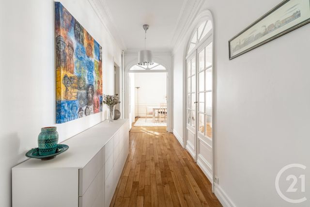 Appartement T5 à vendre - 5 pièces - 148.83 m2 - PARIS - 75018 - ILE-DE-FRANCE - Century 21 Prestige Montmartre