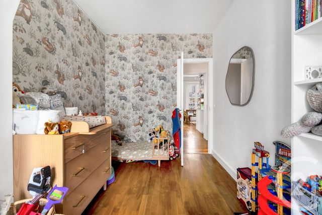 Appartement à vendre - 4 pièces - 62.0 m2 - PARIS - 75018 - ILE-DE-FRANCE - Century 21 Prestige Montmartre