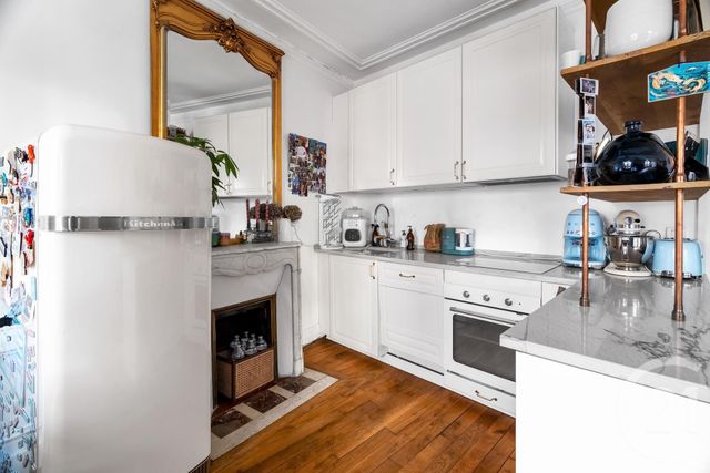 Appartement à vendre - 4 pièces - 62.0 m2 - PARIS - 75018 - ILE-DE-FRANCE - Century 21 Prestige Montmartre