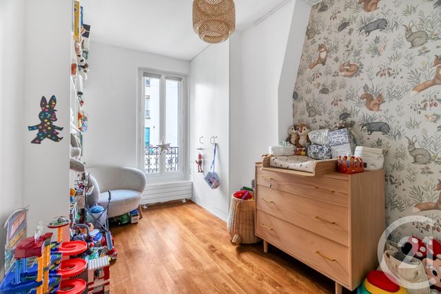 Appartement à vendre - 4 pièces - 62.0 m2 - PARIS - 75018 - ILE-DE-FRANCE - Century 21 Prestige Montmartre