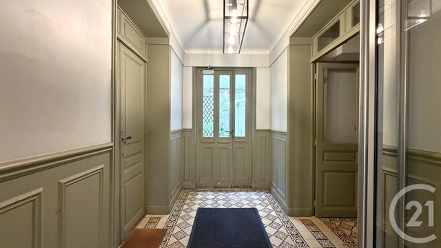 Appartement 3 pièces à vendre - 3 pièces - 50.2 m2 - PARIS - 75018 - ILE-DE-FRANCE - Century 21 Prestige Montmartre