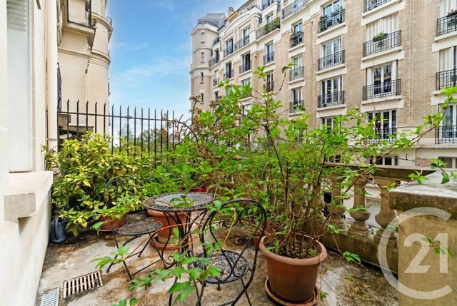 Appartement 2 pièces à vendre - 2 pièces - 42.21 m2 - PARIS - 75018 - ILE-DE-FRANCE - Century 21 Prestige Montmartre