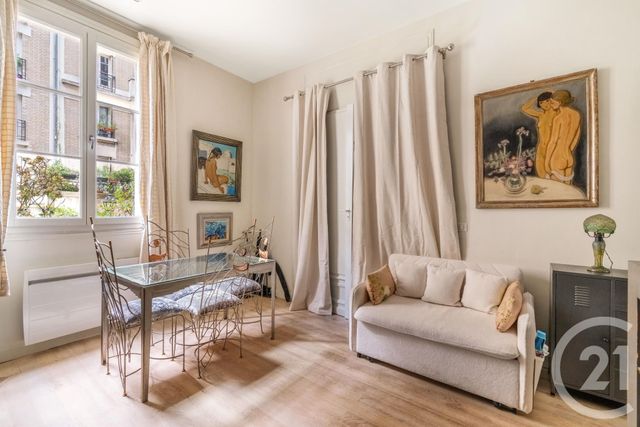 Appartement 2 pièces à vendre - 2 pièces - 42.21 m2 - PARIS - 75018 - ILE-DE-FRANCE - Century 21 Prestige Montmartre