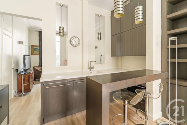 Appartement 2 pièces à vendre - 2 pièces - 42.21 m2 - PARIS - 75018 - ILE-DE-FRANCE - Century 21 Prestige Montmartre