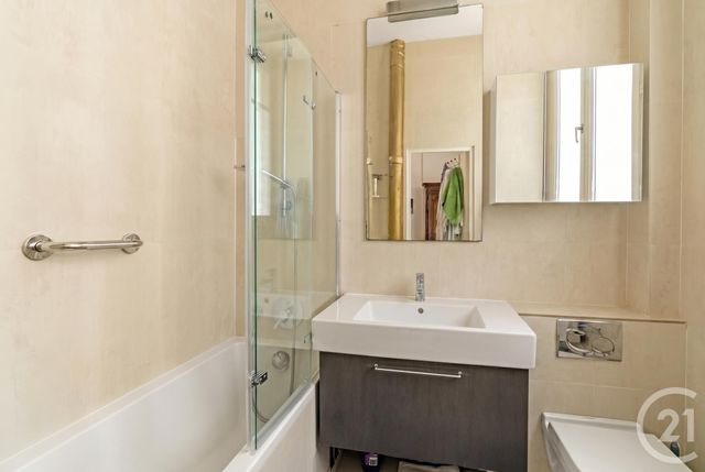 Appartement 2 pièces à vendre - 2 pièces - 42.21 m2 - PARIS - 75018 - ILE-DE-FRANCE - Century 21 Prestige Montmartre