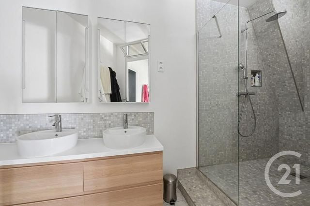 Appartement 3 pièces à vendre - 3 pièces - 83.11 m2 - PARIS - 75018 - ILE-DE-FRANCE - Century 21 Prestige Montmartre