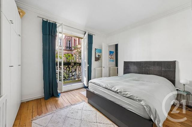 Appartement 3 pièces à vendre - 3 pièces - 83.11 m2 - PARIS - 75018 - ILE-DE-FRANCE - Century 21 Prestige Montmartre