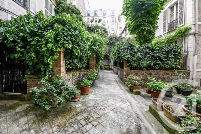 Appartement 2 pièces à vendre - 2 pièces - 44.31 m2 - PARIS - 75018 - ILE-DE-FRANCE - Century 21 Prestige Montmartre