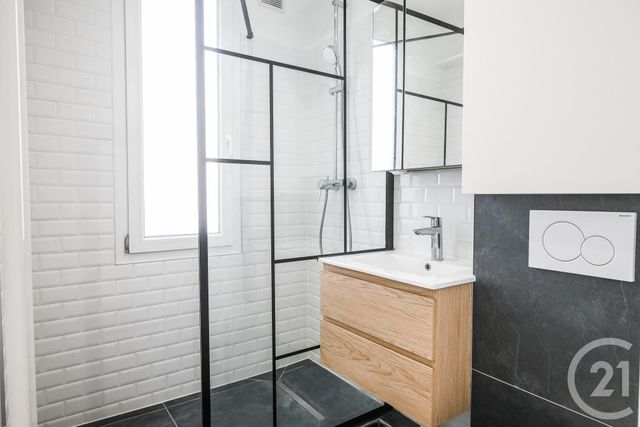 Appartement 2 pièces à vendre - 2 pièces - 44.31 m2 - PARIS - 75018 - ILE-DE-FRANCE - Century 21 Prestige Montmartre