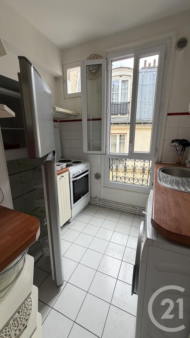 Appartement 2 pièces à louer - 2 pièces - 39.36 m2 - PARIS - 75018 - ILE-DE-FRANCE - Century 21 Prestige Montmartre