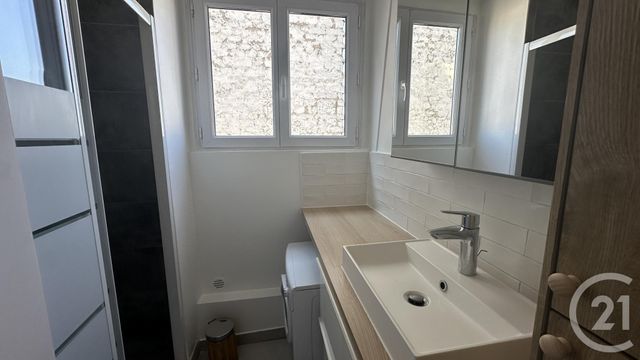Appartement 2/3 pièces à louer - 2 pièces - 51.07 m2 - PARIS - 75018 - ILE-DE-FRANCE - Century 21 Prestige Montmartre
