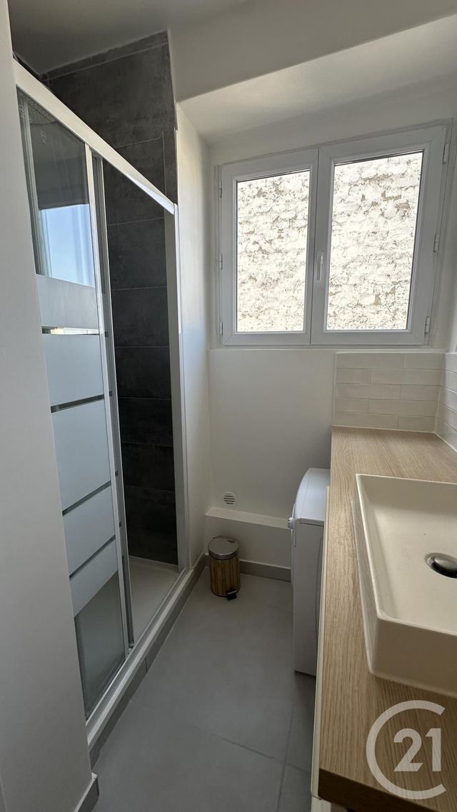 Appartement 2/3 pièces à louer - 2 pièces - 51.07 m2 - PARIS - 75018 - ILE-DE-FRANCE - Century 21 Prestige Montmartre