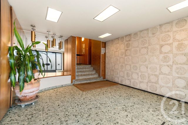 Appartement 2/3 pièces à vendre - 2 pièces - 55.52 m2 - PARIS - 75018 - ILE-DE-FRANCE - Century 21 Prestige Montmartre