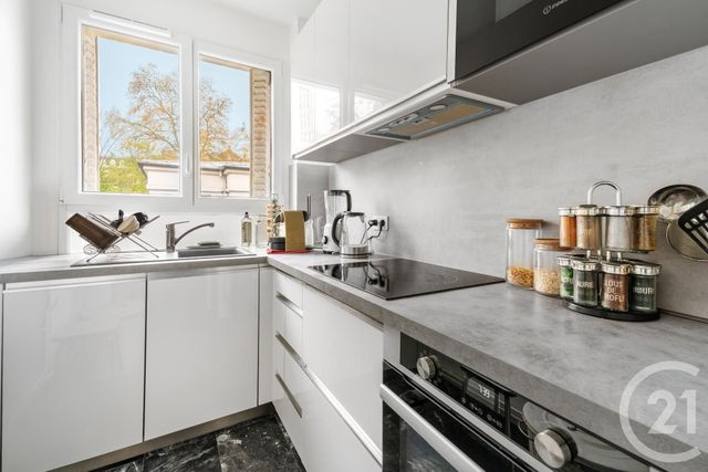 Appartement 2/3 pièces à vendre - 2 pièces - 55.52 m2 - PARIS - 75018 - ILE-DE-FRANCE - Century 21 Prestige Montmartre