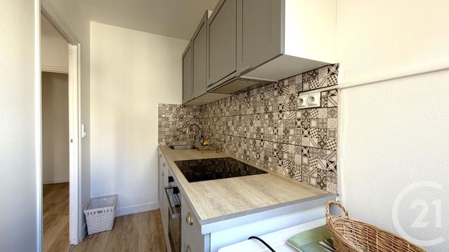 Appartement Studio à vendre - 1 pièce - 27.52 m2 - PARIS - 75018 - ILE-DE-FRANCE - Century 21 Prestige Montmartre