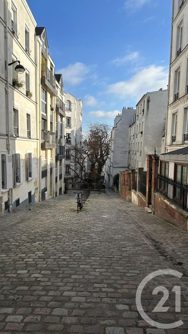 Appartement Studio à vendre - 1 pièce - 27.53 m2 - PARIS - 75018 - ILE-DE-FRANCE - Century 21 Prestige Montmartre
